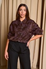 Πουκάμισο με floral print και κουμπιά κόσμημα καφέ