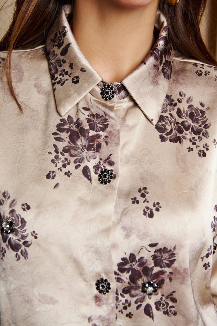 Πουκάμισο με floral print και κουμπιά κόσμημα μπεζ