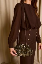 Tσάντα clutch με χρυσές παγιέτες μαύρη