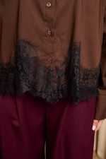 Πουκάμισο με σχέδιο δαντέλα στο κάτω μέρος σκούρο καφέ - Image 7