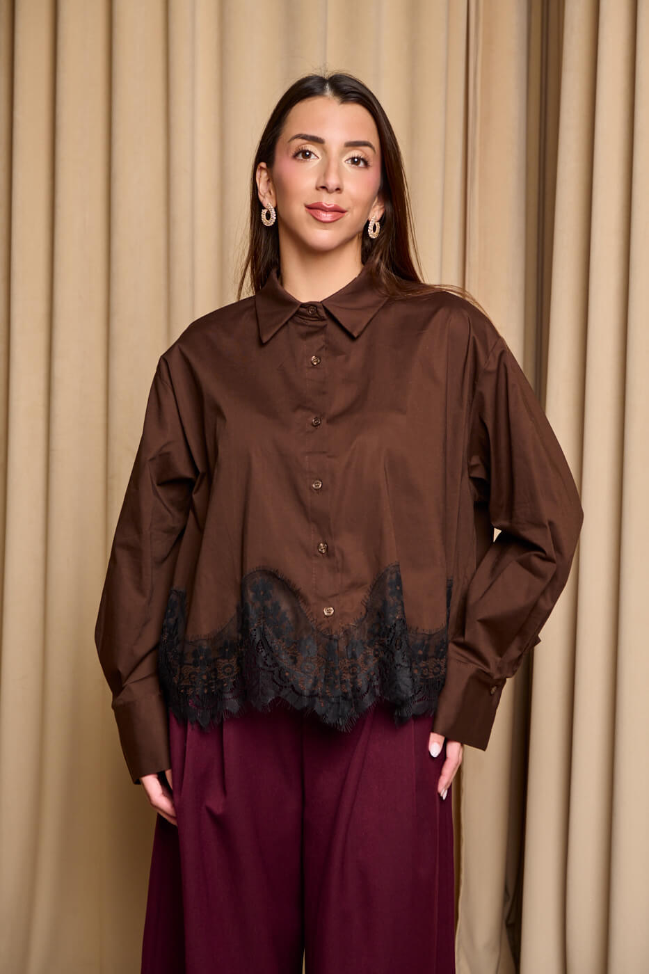 Πουκάμισο με σχέδιο δαντέλα στο κάτω μέρος σκούρο καφέ