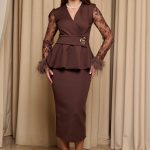 Σετ μπλούζα-φούστα με δαντέλα και πούπουλα καφέ