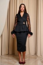 Σετ μπλούζα-φούστα με δαντέλα και πούπουλα μαύρο - Image 2