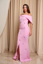 Φόρεμα maxi off shoulder με διακοσμητικές πέτρες ροζ - Image 3