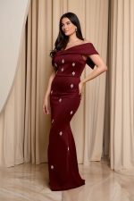 Φόρεμα maxi off shoulder με διακοσμητικές πέτρες βουργουνδί - Image 4