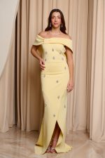 Φόρεμα maxi off shoulder με διακοσμητικές πέτρες κίτρινο - Image 2