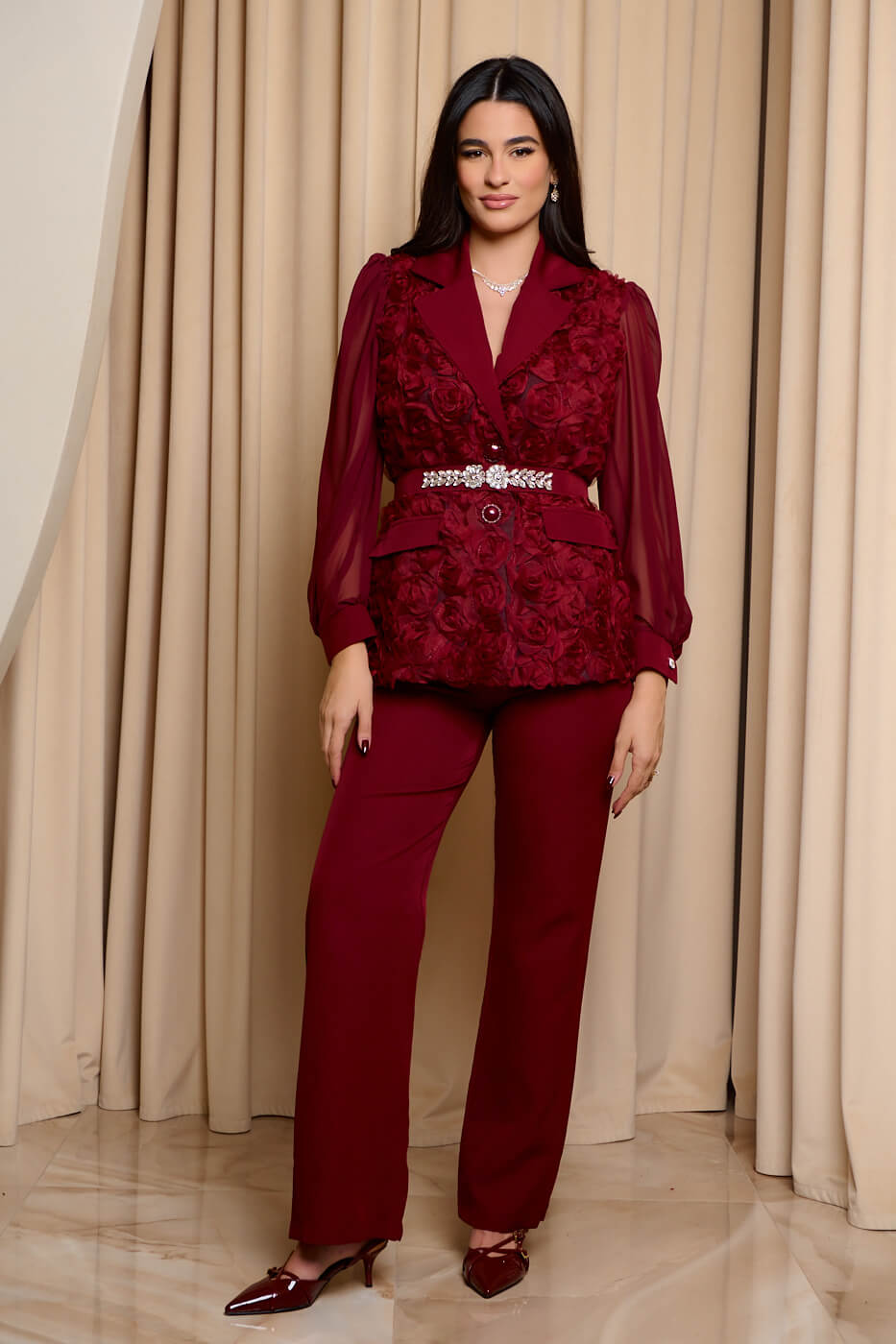 GA-2067 Κοστούμι με ανάγλυφα λουλούδια βουργουνδί