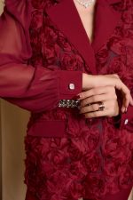Κοστούμι με ανάγλυφα λουλούδια βουργουνδί - Image 7