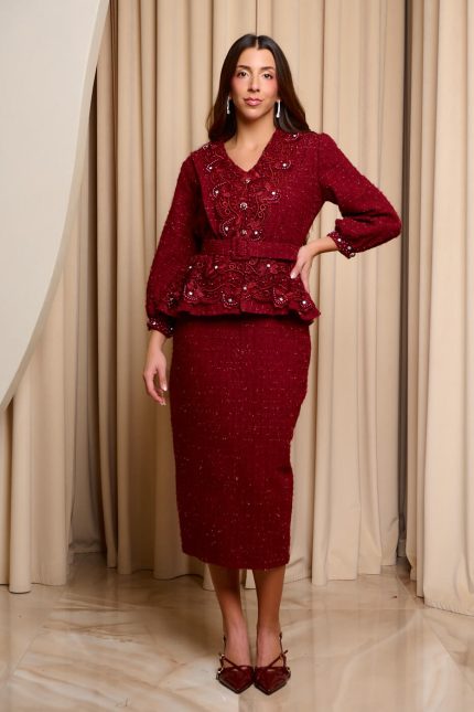 Φόρεμα maxi tweed με λεπτομέρεια δαντέλα και στρας βουργουνδί