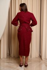 Φόρεμα midi tweed με λεπτομέρεια δαντέλα και στρας βουργουνδί - Image 5