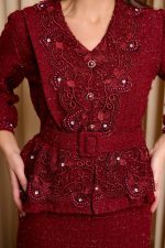 Φόρεμα midi tweed με λεπτομέρεια δαντέλα και στρας βουργουνδί - Image 6