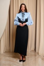 Φόρεμα maxi πλισέ μαύρο - γαλάζιο - Image 2