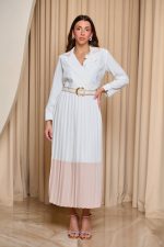 Φόρεμα maxi πλισέ με σομόν λεπτομέρειες λευκό