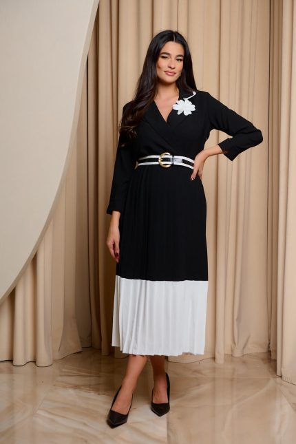 Φόρεμα midi πλισέ με λευκές λεπτομέρειες μαύρο