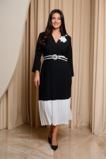 Φόρεμα midi πλισέ με λευκές λεπτομέρειες μαύρο - Image 2