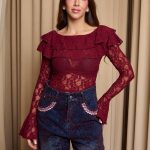 Μπλούζα με βολάν και δαντέλα βουργουνδί