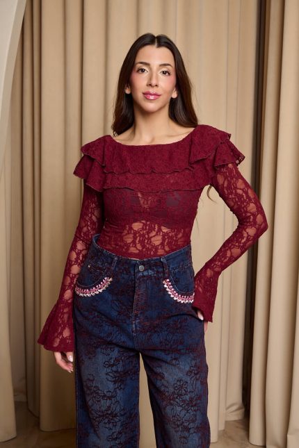 Μπλούζα με βολάν και δαντέλα βουργουνδί