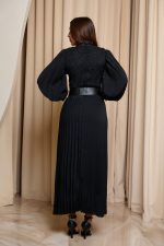 Φόρεμα midi πλισέ με δαντέλα και ζώνη μαύρο - Image 5