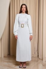 Φόρεμα midi πλισέ με δαντέλα και ζώνη άσπρο