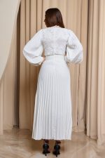 Φόρεμα midi πλισέ με δαντέλα και ζώνη άσπρο - Image 5