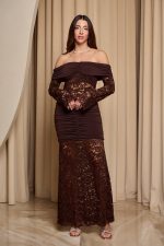 Φόρεμα maxi off shoulder με δαντέλα καφέ