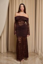 Φόρεμα maxi off shoulder με δαντέλα καφέ - Image 3