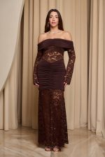 Φόρεμα maxi off shoulder με δαντέλα καφέ - Image 4