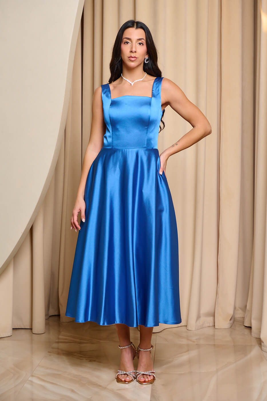 Φόρεμα midi σατέν με τιράντες μπλε ρουά