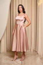 Φόρεμα midi σατέν με τιράντες σαμπανιζέ - Image 4