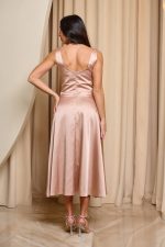 Φόρεμα midi σατέν με τιράντες σαμπανιζέ - Image 6