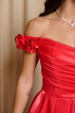 Φόρεμα maxi γυαλιστερός ταφτάς και τιράντες με λουλούδια κόκκινο - Image 5