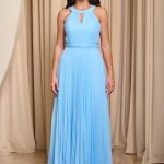 Φόρεμα maxi πλισέ με halter λαιμόκοψη και ραμμένη ζώνη baby blue