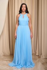 Φόρεμα maxi πλισέ με halter λαιμόκοψη και ραμμένη ζώνη baby blue