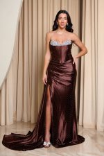 Φόρεμα maxi στράπλες σατεν με στρας καφέ - Image 2