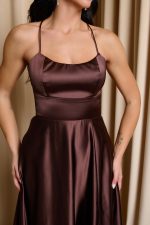 Φόρεμα maxi σατεν καφέ - Image 7