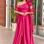Φόρεμα maxi one shoulder σατέν με φραμπαλά ματζέντα