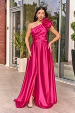 Φόρεμα maxi one shoulder σατέν με φραμπαλά ματζέντα - Image 2