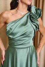 Φόρεμα maxi one shoulder σατέν με φραμπαλά μέντα - Image 6