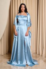 Φόρεμα maxi σατέν off shoulder με λεπτομέρεια κόσμημα baby blue