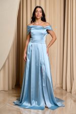 Φόρεμα maxi σατέν off shoulder με λεπτομέρεια κόσμημα baby blue - Image 2