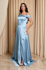 Φόρεμα maxi σατέν off shoulder με λεπτομέρεια κόσμημα baby blue - Image 4