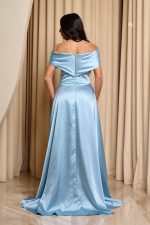 Φόρεμα maxi σατέν off shoulder με λεπτομέρεια κόσμημα baby blue - Image 5