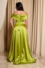 Φόρεμα maxi σατέν off shoulder με λεπτομέρεια κόσμημα lime - Image 4