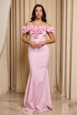 Φόρεμα maxi off shoulder γοργονέ με 3D λουλούδια baby pink - Image 2