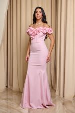 Φόρεμα maxi off shoulder γοργονέ με 3D λουλούδια baby pink - Image 4
