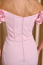 Φόρεμα maxi off shoulder γοργονέ με 3D λουλούδια baby pink - Image 7