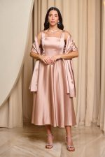 Φόρεμα midi σατέν με τιράντες σαμπανιζέ - Image 2