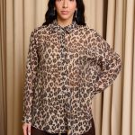 Πουκάμισο με print και σειρές από χρυσά στρας λεοπάρ