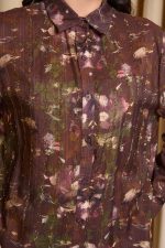 Πουκάμισο με σειρές από χρυσά στρας εμπριμέ - Image 4