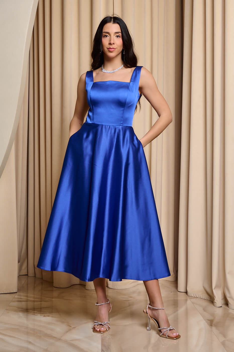 Φόρεμα midi σατέν με τιράντες μπλε ρουά